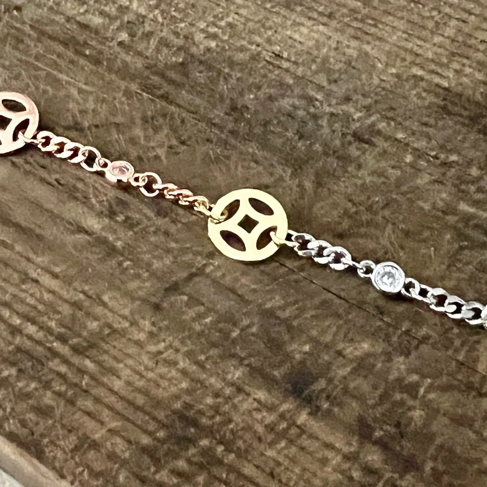 🟠NWT PRETTY BIRD Tri-Color Gold/Rhinestone Bracelet Sz 7.5”- 8.5”